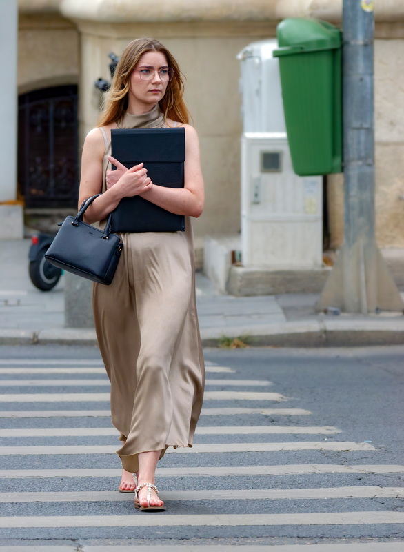 Stilish woman crossing a street